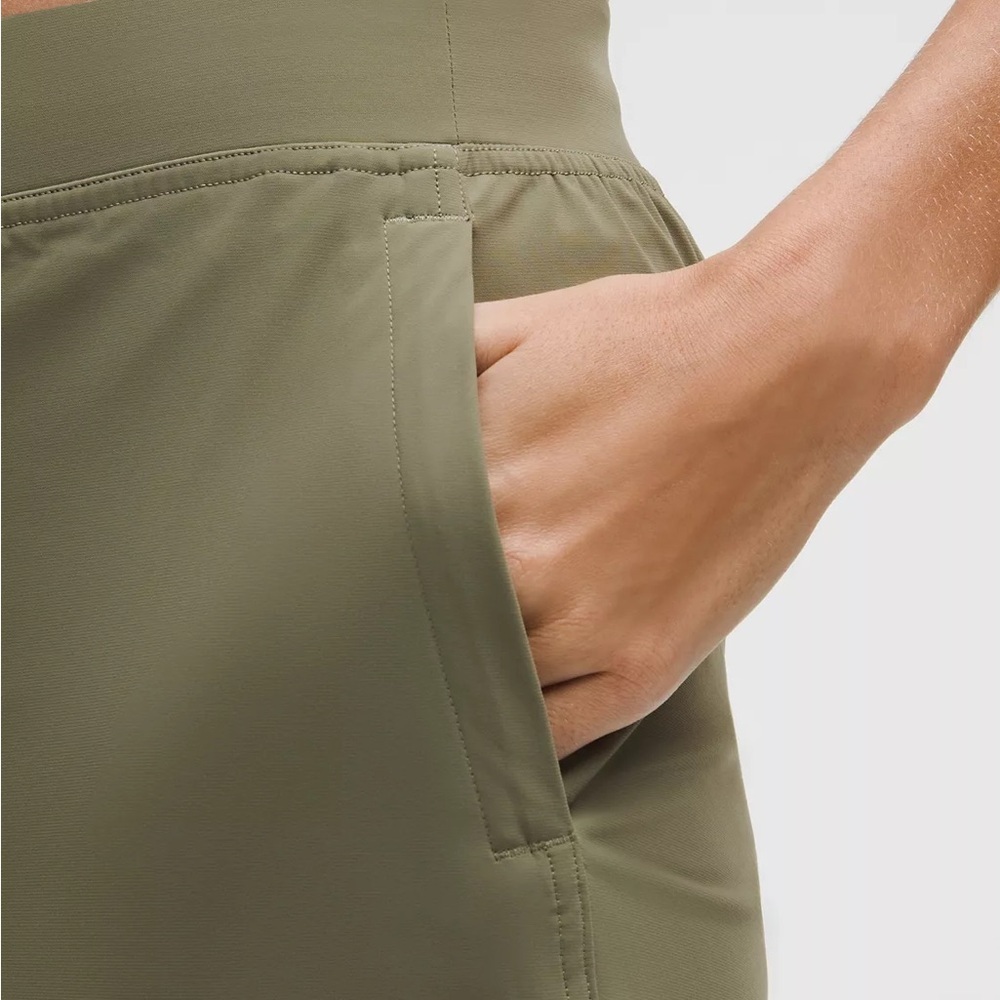 Lululemon Adapted State High-Rise Jogger
Magnetic Closures - Picture 4 of 10